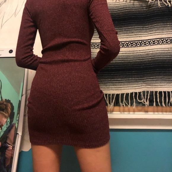 Burgundy knit long sleeve short dress - Picture 3 of 3